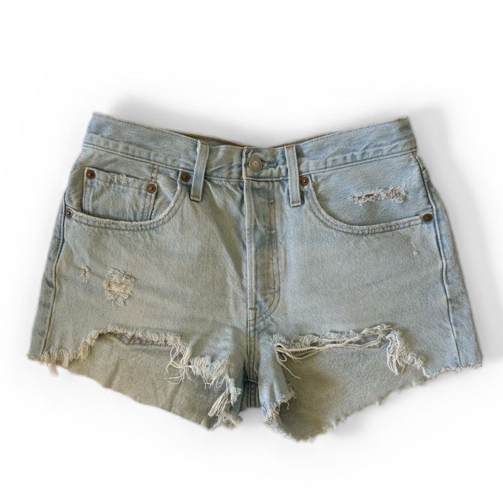 Levi’s Distressed Cut Off Denim Shorts Light Wash Raw Hem Vintage Style Size 28